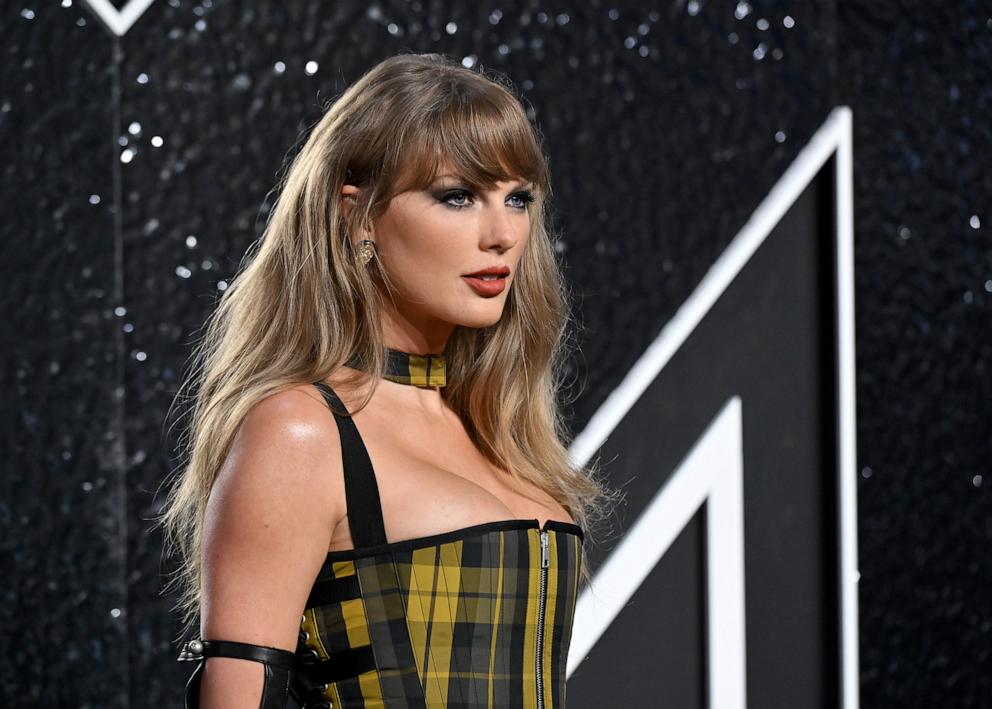 PHOTO: Taylor Swift arrives to attend the MTV Video Music Awards at UBS Arena in Elmont, New York, on Sept. 11, 2024.