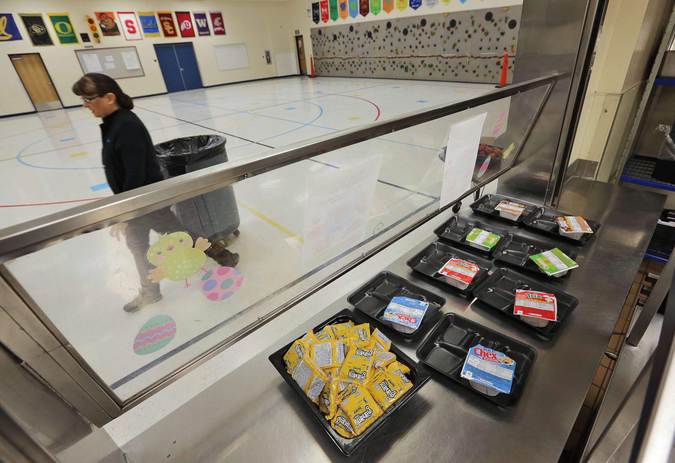 PHOTO: The cafeteria of Kyrene De Las Lomas Elementary School is empty but remains open for students, April 26, 2018, in Phoenix.