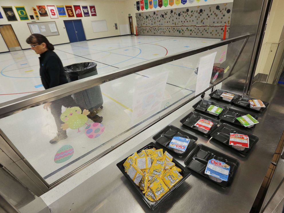 PHOTO: The cafeteria of Kyrene De Las Lomas Elementary School is empty but remains open for students, April 26, 2018, in Phoenix.