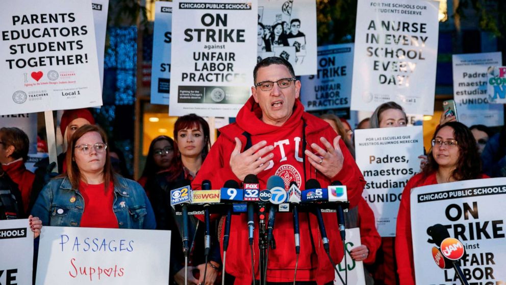 Thousands of Chicago teachers go on strike after failing to reach contract deal - ABC News