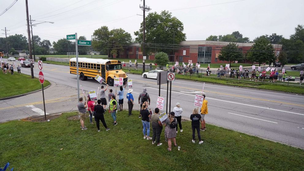 PHOTO: Columbus teachers picket outside Leawood Elementary, Aug. 22, 2022, the morning after the teachers union voted to strike.

News Ceb Strike Day 1