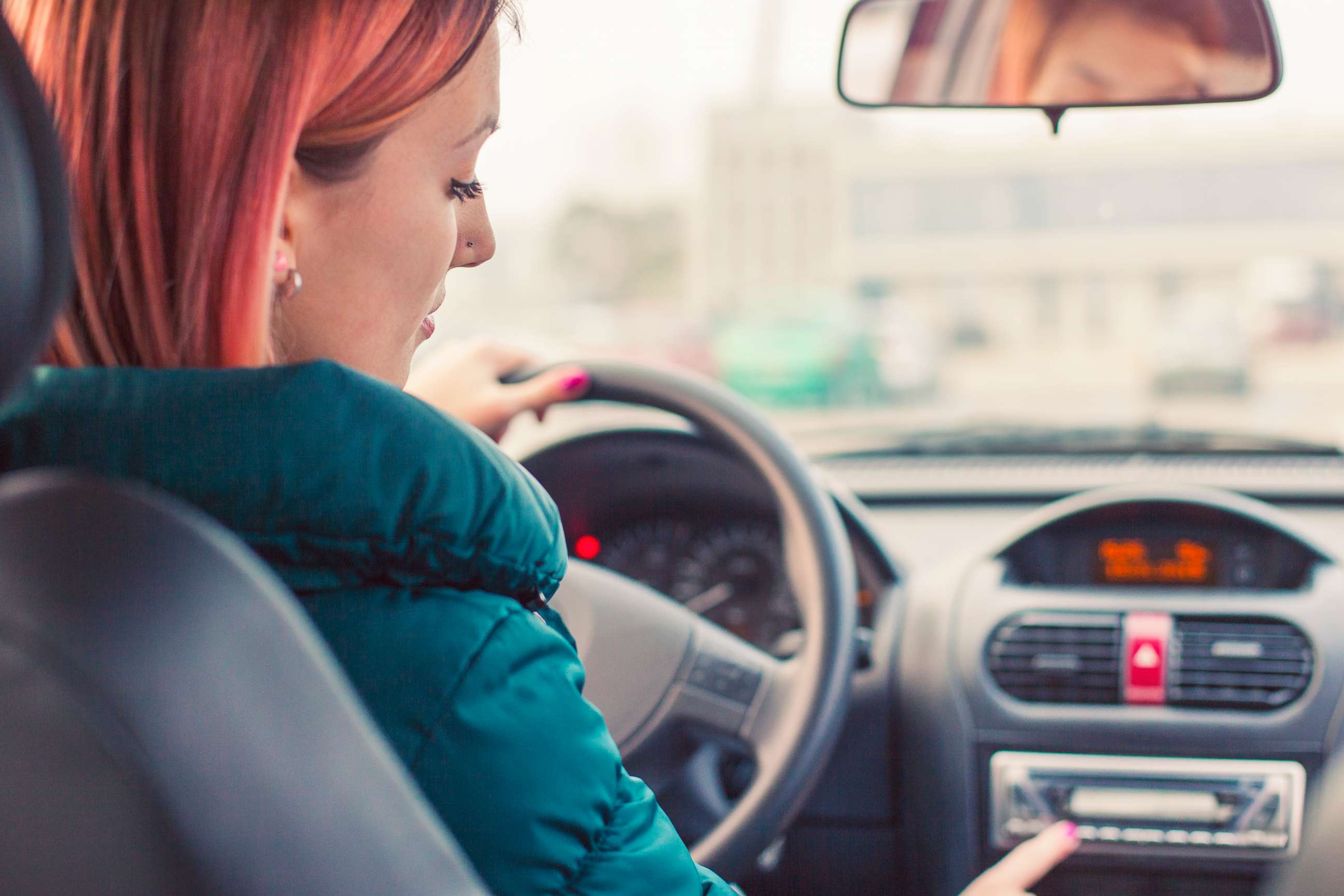 PHOTO: A teenage distracted driver.