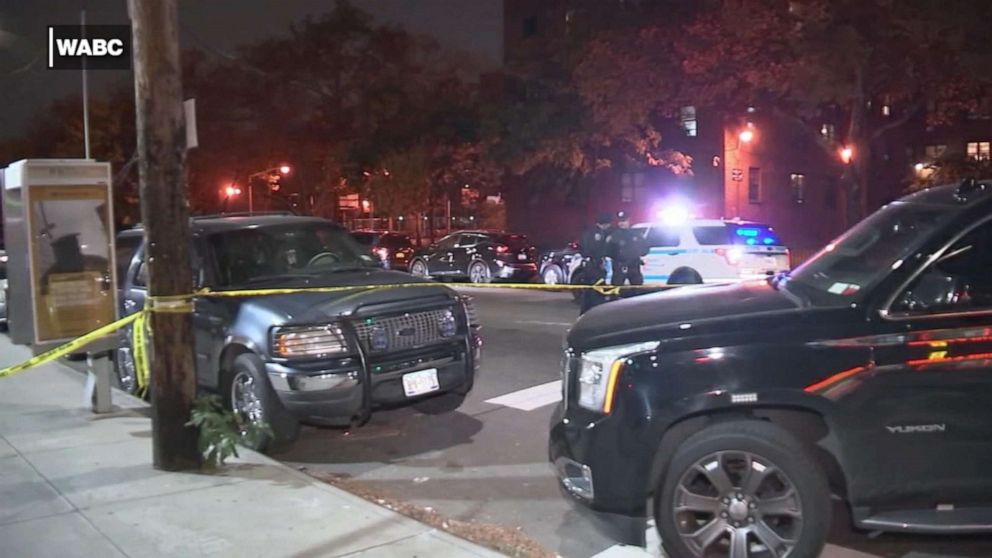 PHOTO: Police investigate a shooting near the Baisley Park Houses in Queens, New York, that killed a 14-year-old who was playing basketball.