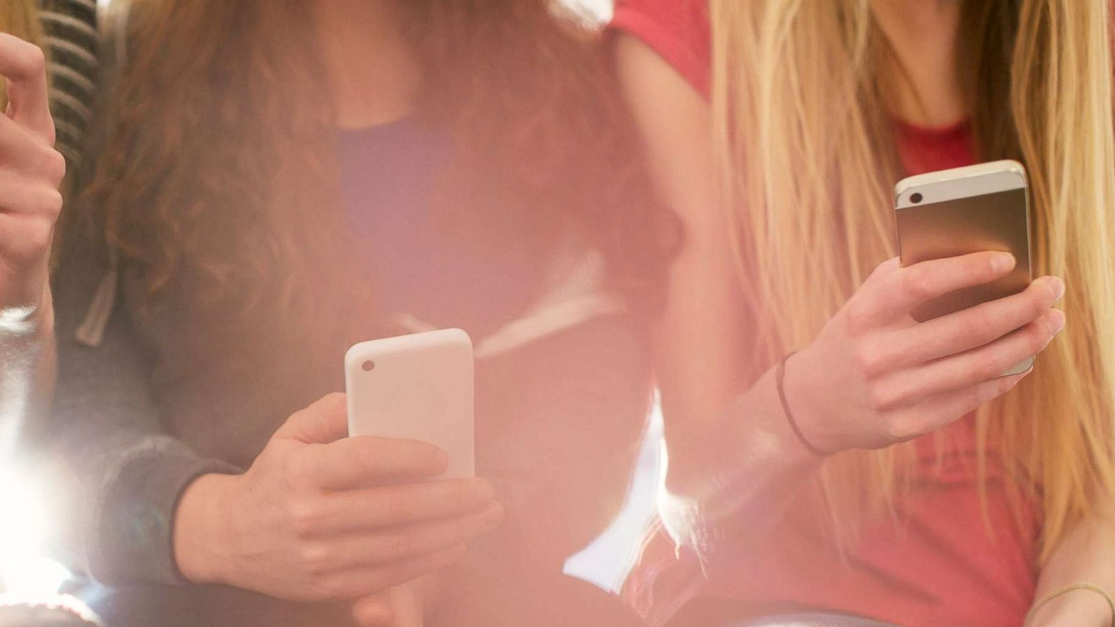 1600px x 900px - Sexting increasing among teenagers, new research finds - Good Morning  America