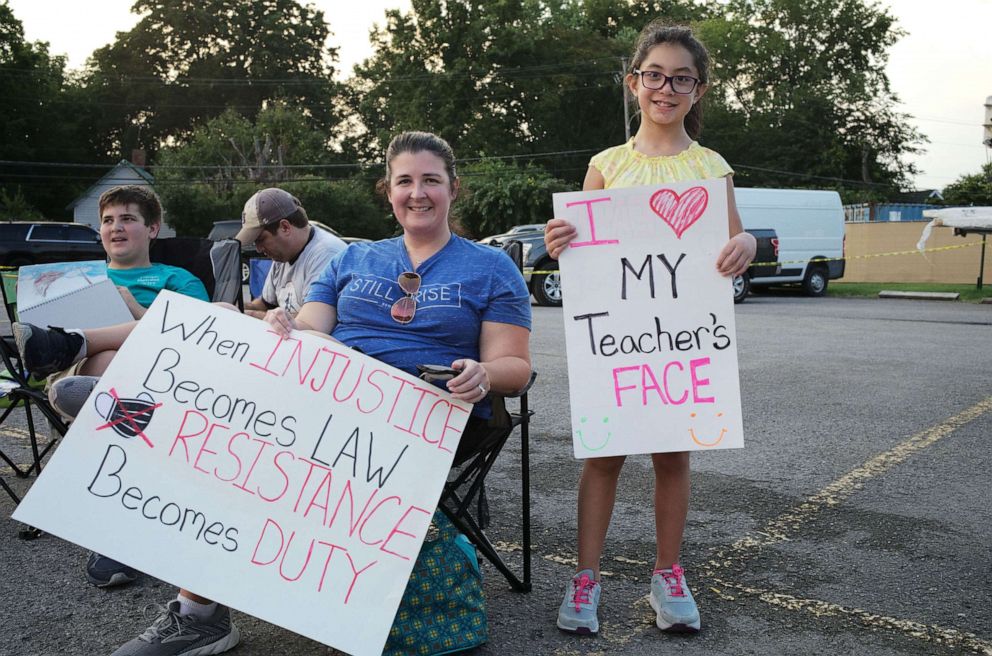 PHOTO: Aimee Fletcher and her daughter, of Spring Hill, Tenn., protest outside the Williamson County School Board during a meeting to discuss COVID protocols, Aug. 26, 2021, as 485 students and 95 staff were in isolation with a confirmed case of COVID-19.