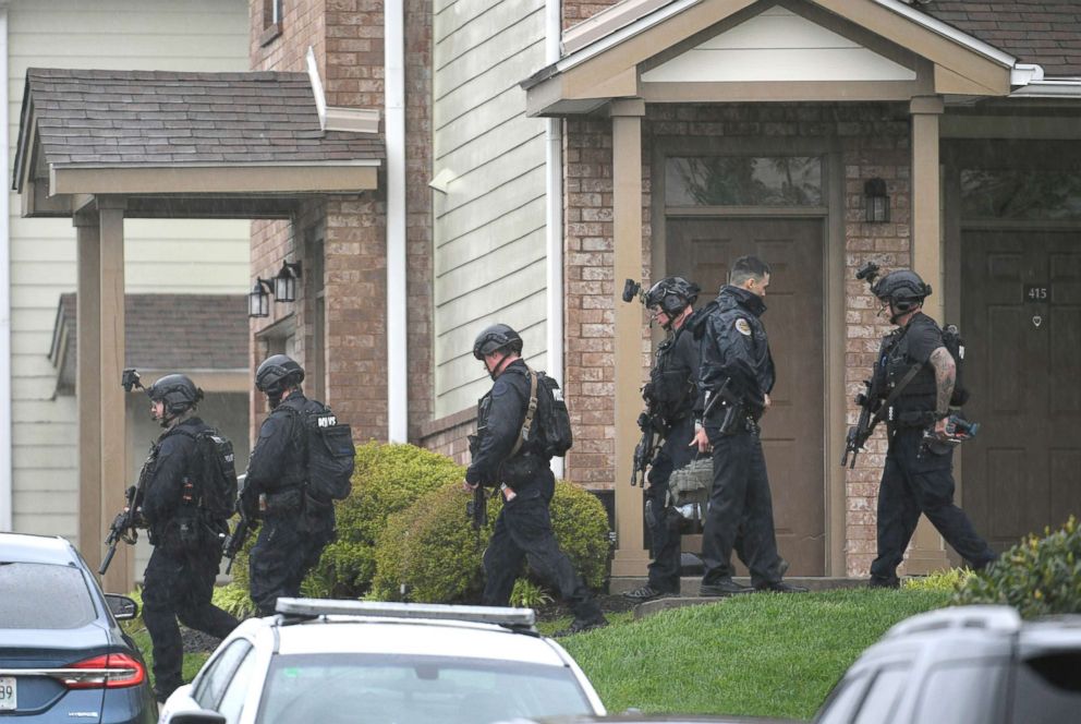 PHOTO: Metro Nashville Police swat team members leave the apartment of suspect Travis Reinking after a gunman opened fire killing four people at a Waffle House in Antioch early, April 22, 2018.