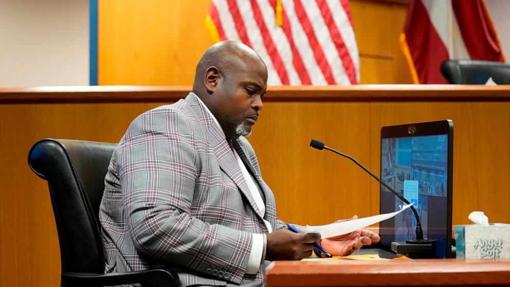 Fulton County hearing: Wade's ex-lawyer mum on when Willis relationship ...