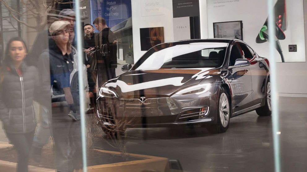 PHOTO: A Model S sits on the showroom floor at a Tesla dealership on March 30, 2018, in Chicago, Ill.
