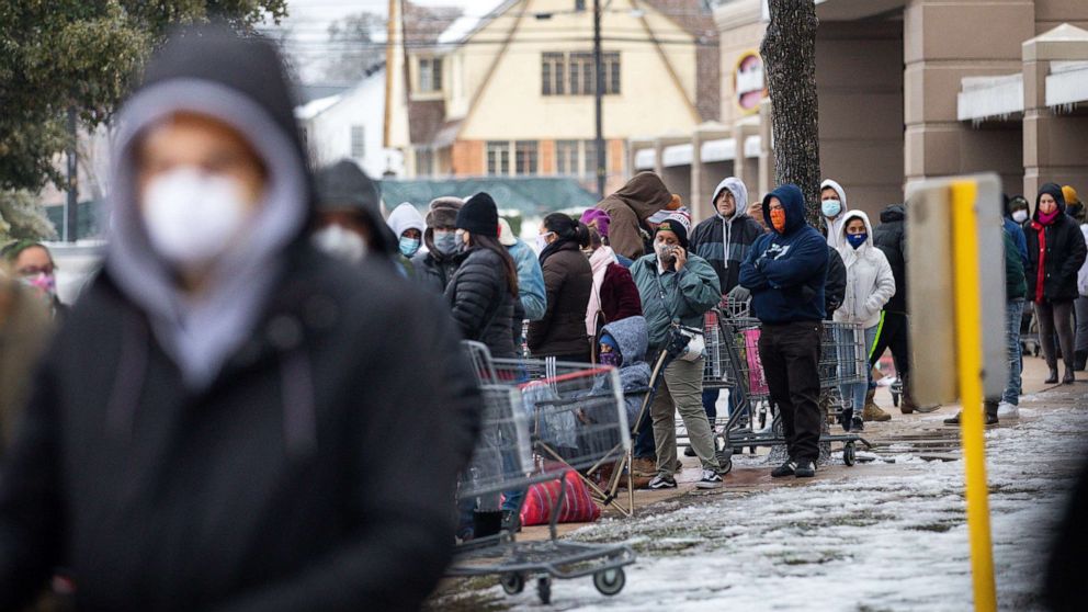  VIDEO: Families regain power in Texas, food and water shortages continue