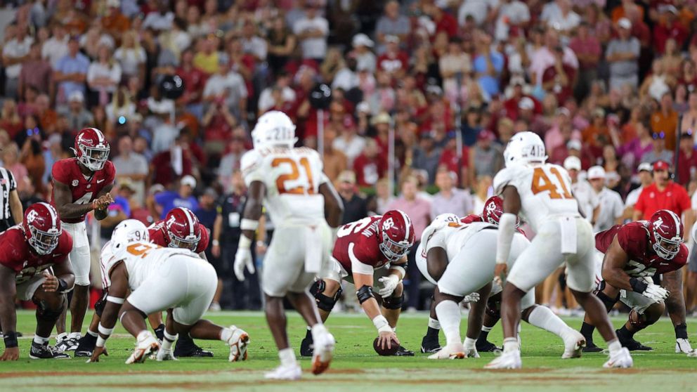 A Universidade do Alabama condena calúnias racistas e homofóbicas dirigidas a jogadores de futebol do Texas
