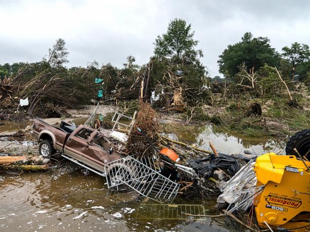 texas-flood-debris-04-gty-jt-