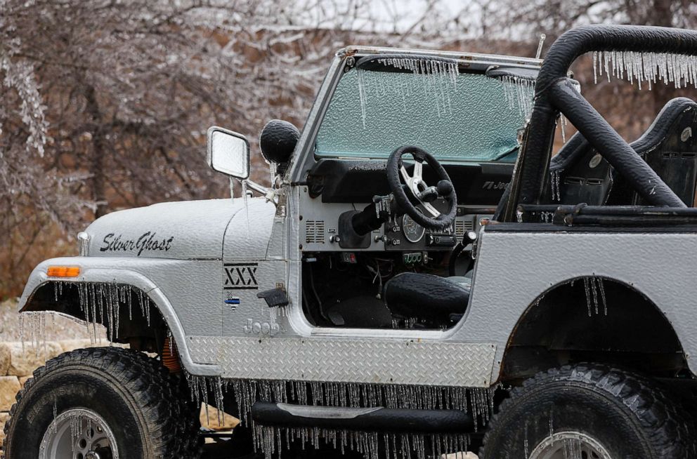 PHOTO: Freezing rain covered Central Texas with as much as 1 inch of ice overnight, forcing school and business closures and leaving more than 130,000 without power across the Austin metro area, Feb. 1, 2023.