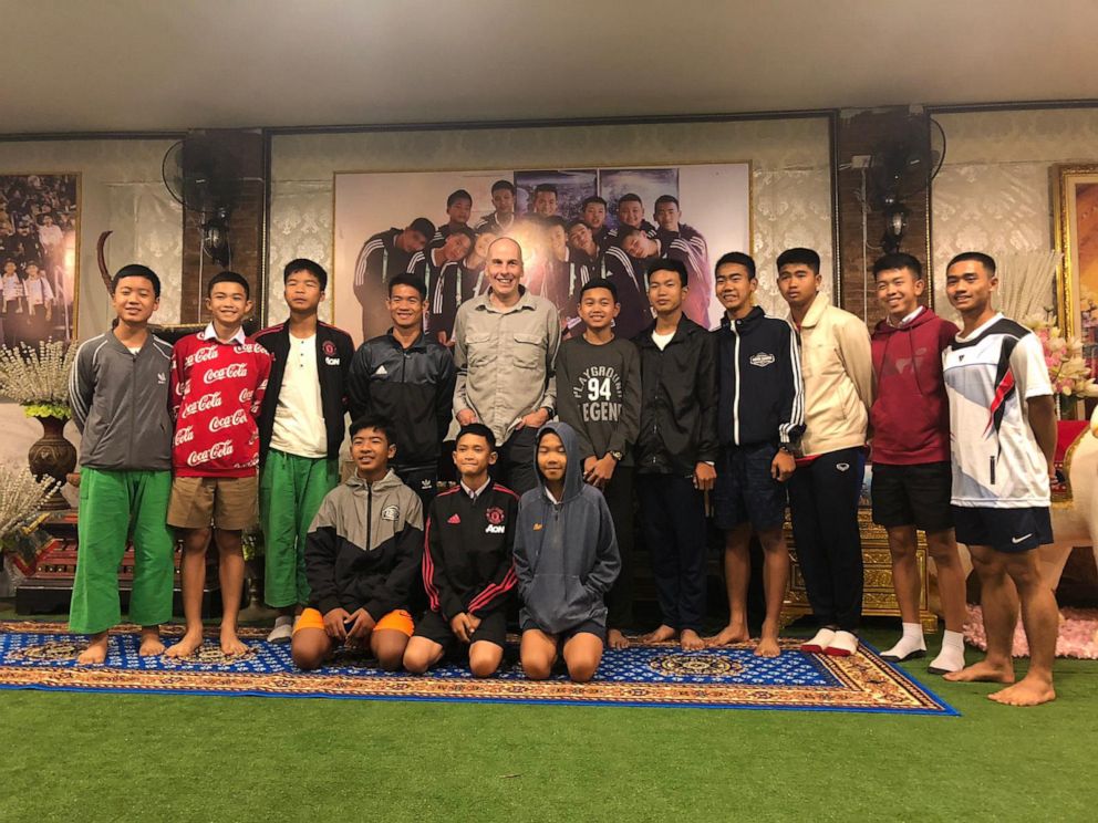 PHOTO: Thai cave rescuer Rick Stanton, center, stands with the the Wild Boars soccer team.