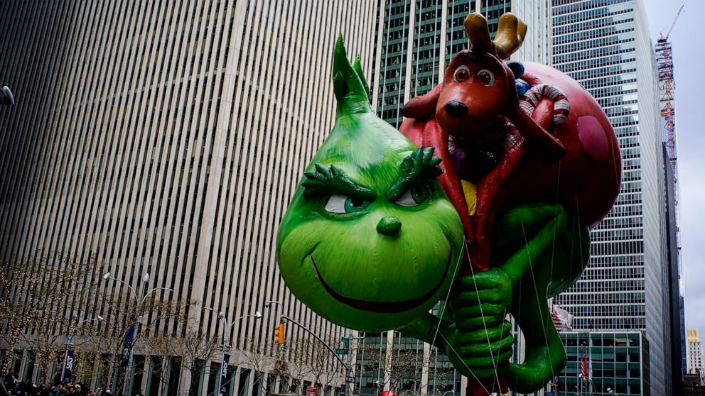 At Macy S Thanksgiving Day Parade All But 1 Balloon Braved The Wind Flew Successfully Abc News