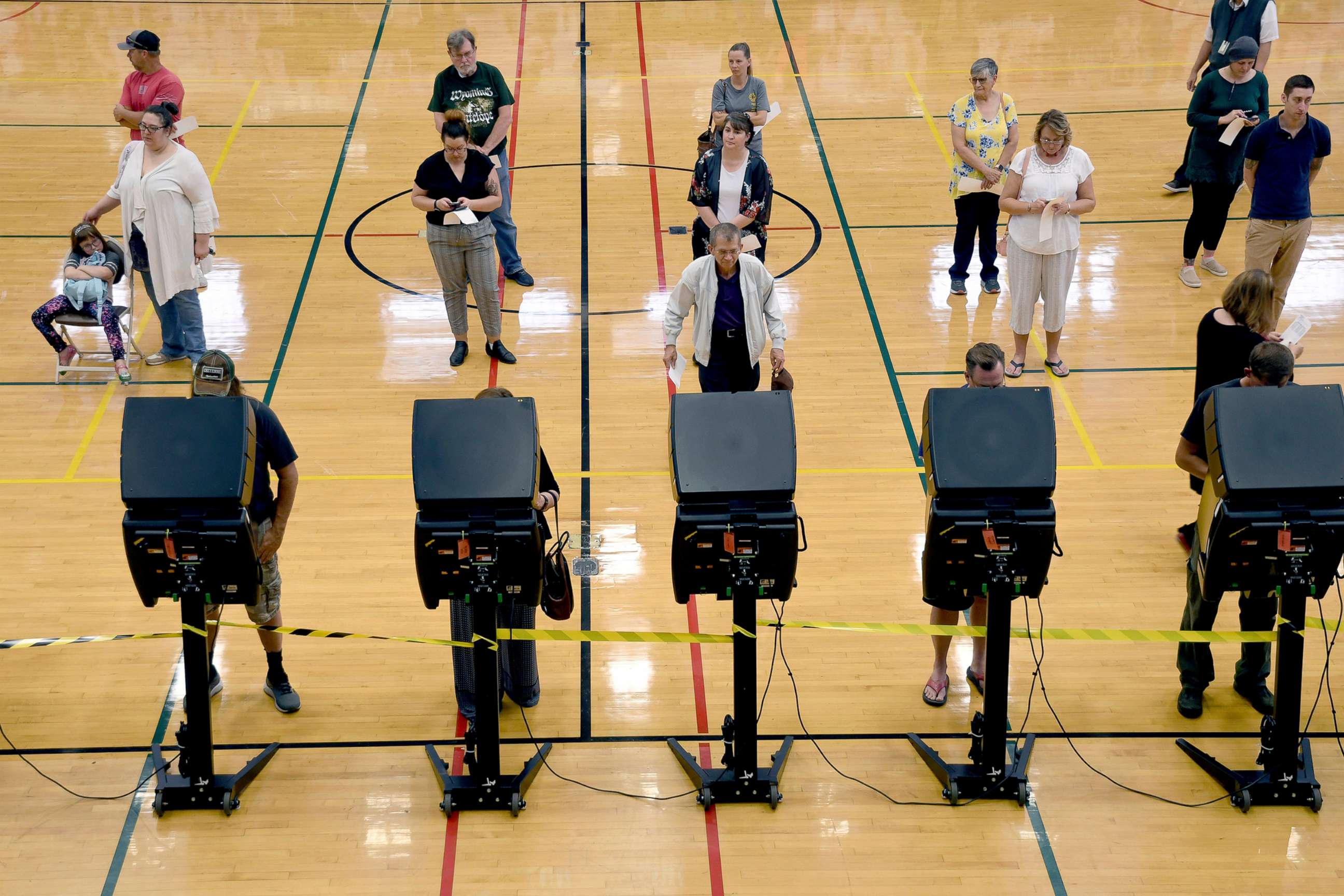 PHOTO: Voters cast their ballots in the Republican primary election pitting Rep. Liz Cheney against Harriet Hageman in Cheyenne, Wyo., Aug. 16, 2022.