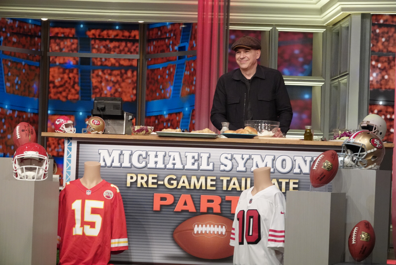 PHOTO: Chef Michael Symon shows "The View" co-hosts how to cook up super easy recipes for game day on Jan. 31, 2020.