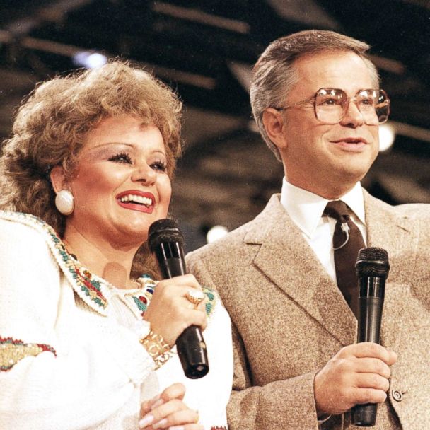 The scandals that brought down the Bakkers, once among USs most famous televangelists pic