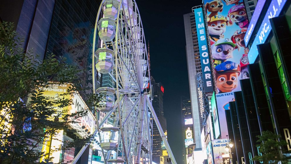 NYC Times Square Ferris wheel debuts for limited time