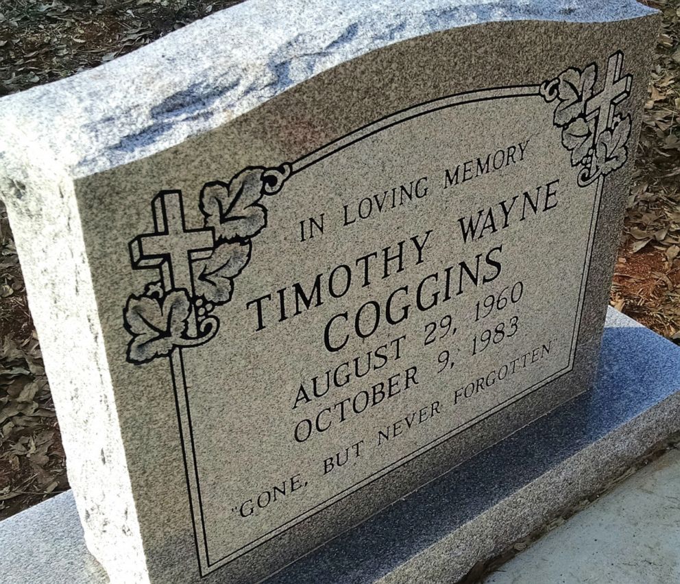 PHOTO: A headstone is displayed on the grave of Timothy Wayne Coggins in Zebulon, Ga., Dec. 30, 2017.
