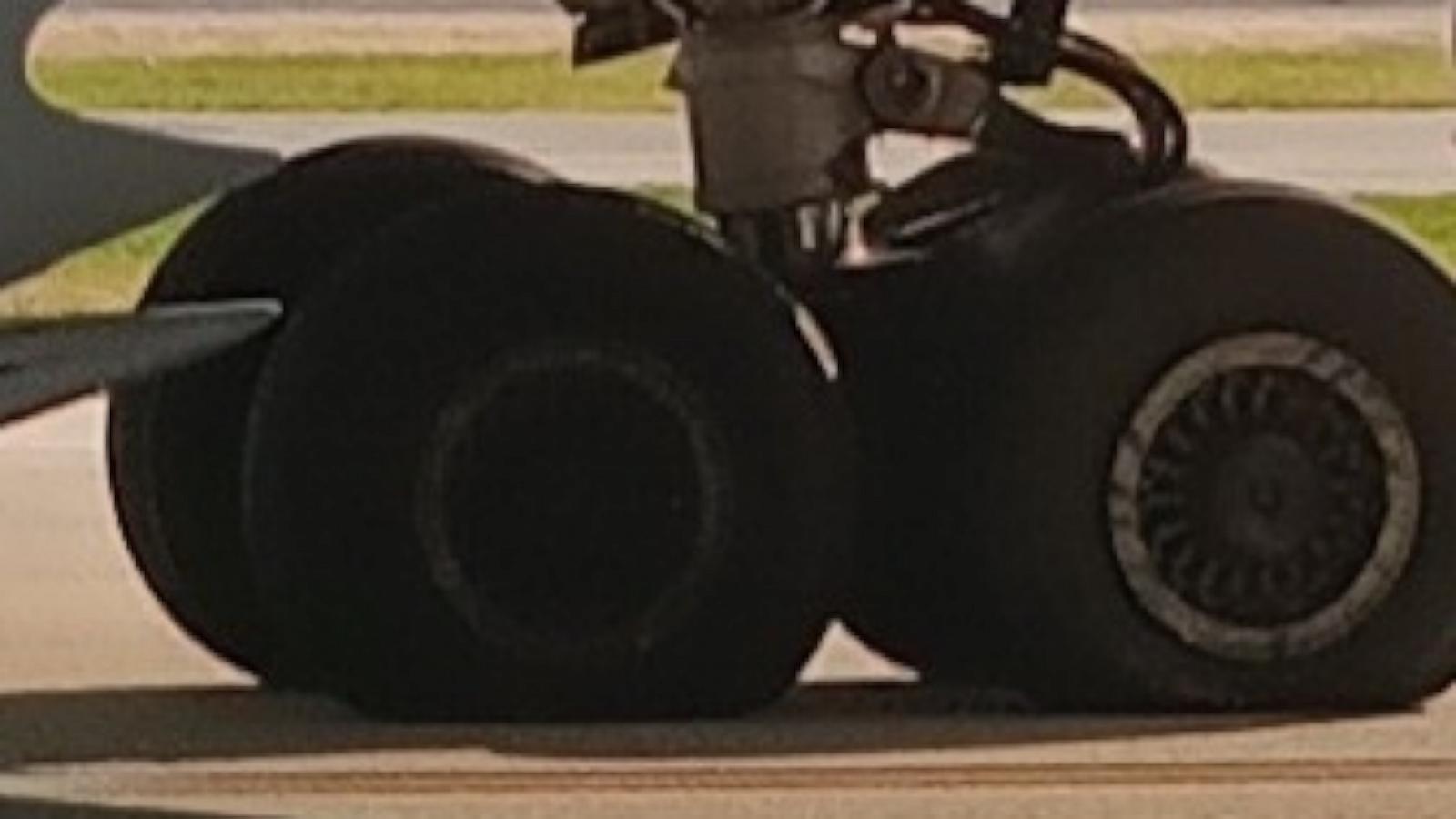 American Airlines flight blows tire while landing at Chicago O'Hare: FAA