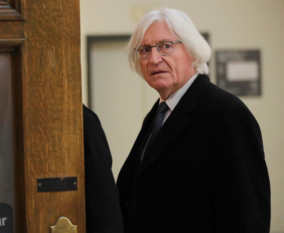 PHOTO: Tom Mesereau, Bill Cosbys lawyer, arrives for Cosbys sexual assault retrial at the Montgomery County Courthouse in Norristown, Pa., on April 10, 2018.