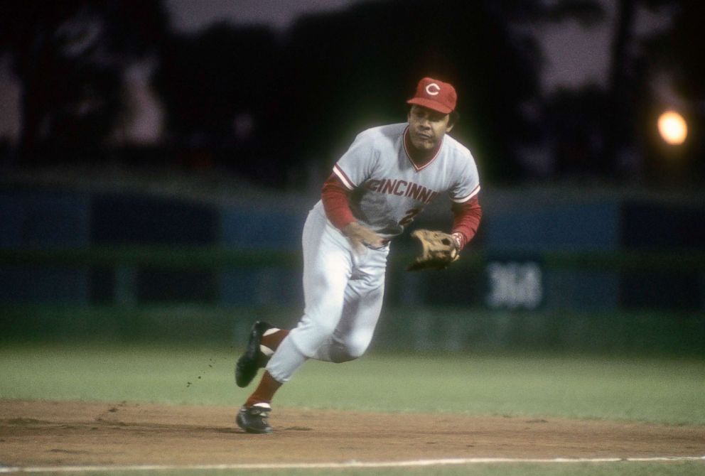 PHOTO: First Baseman Tony Perez #24 of the Cincinnati Reds goes to his left to make a play on the ball against the New York Mets at Shea Stadium, circa 1972.