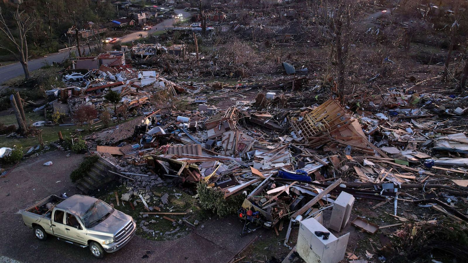 अमेरिका के कई राज्यों में तूफान, बवंडर से 26 की मौत- Storm in many states of America, 26 killed by tornado