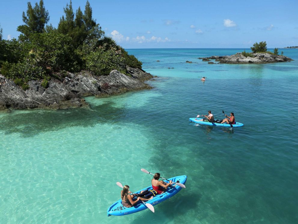 PHOTO: Tourists kayak in clear waters near a reef offshore from Hamilton, Bermuda, July 15, 2013.