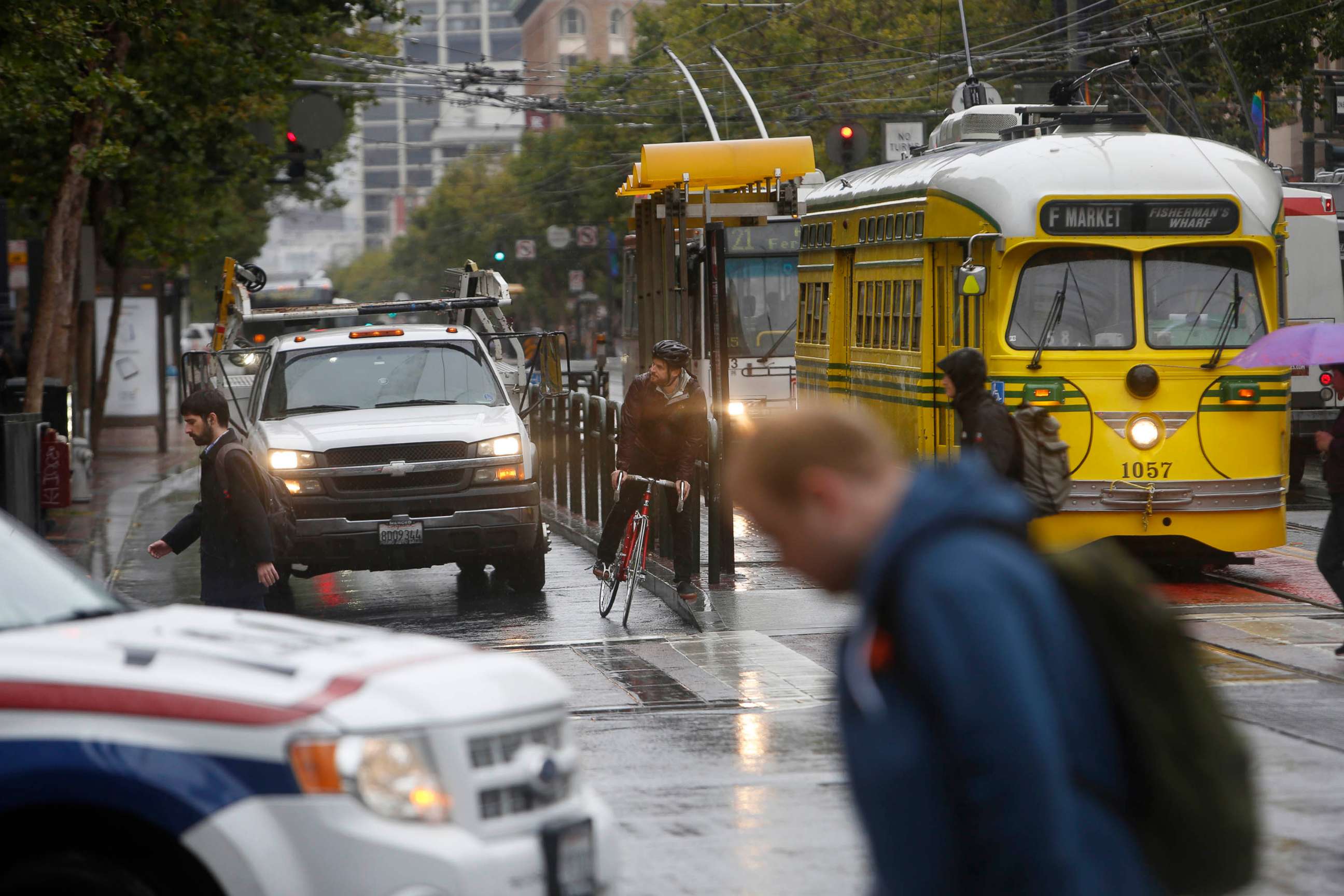 PHOTO: A bicyclists waits at a traffic light surrounded by cars, buses, and pedestrians during the morning commute on Market Street in San Francisco, June 10, 2015.