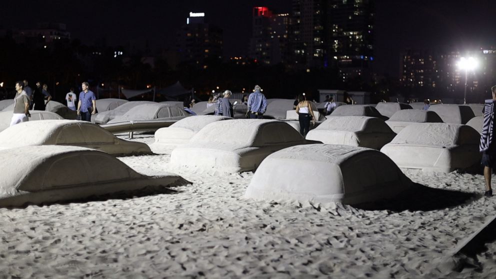 PHOTO: Artist Leandro Erlich made a life-size traffic jam on Miami Beach made entirely of sand.