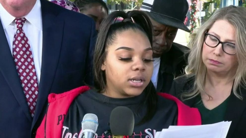 PHOTO: Trinity Lewis reads a statement to the press about her daughter, eleven-month-old Tinslee Lewis, in Fort Worth, Texas, Jan. 6, 2020.