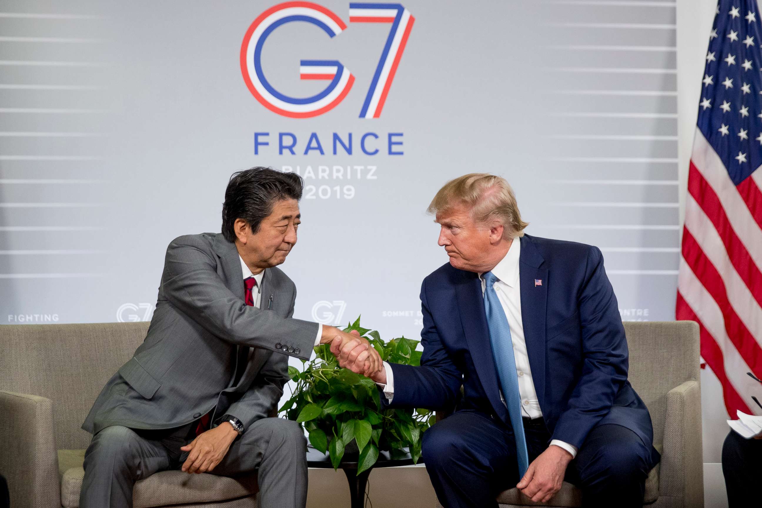 PHOTO:Japanese Prime Minister Shinzo Abe and President Donald Trump shake hands during a news conference at the G-7 summit in Biarritz, France, Aug. 25, 2019.