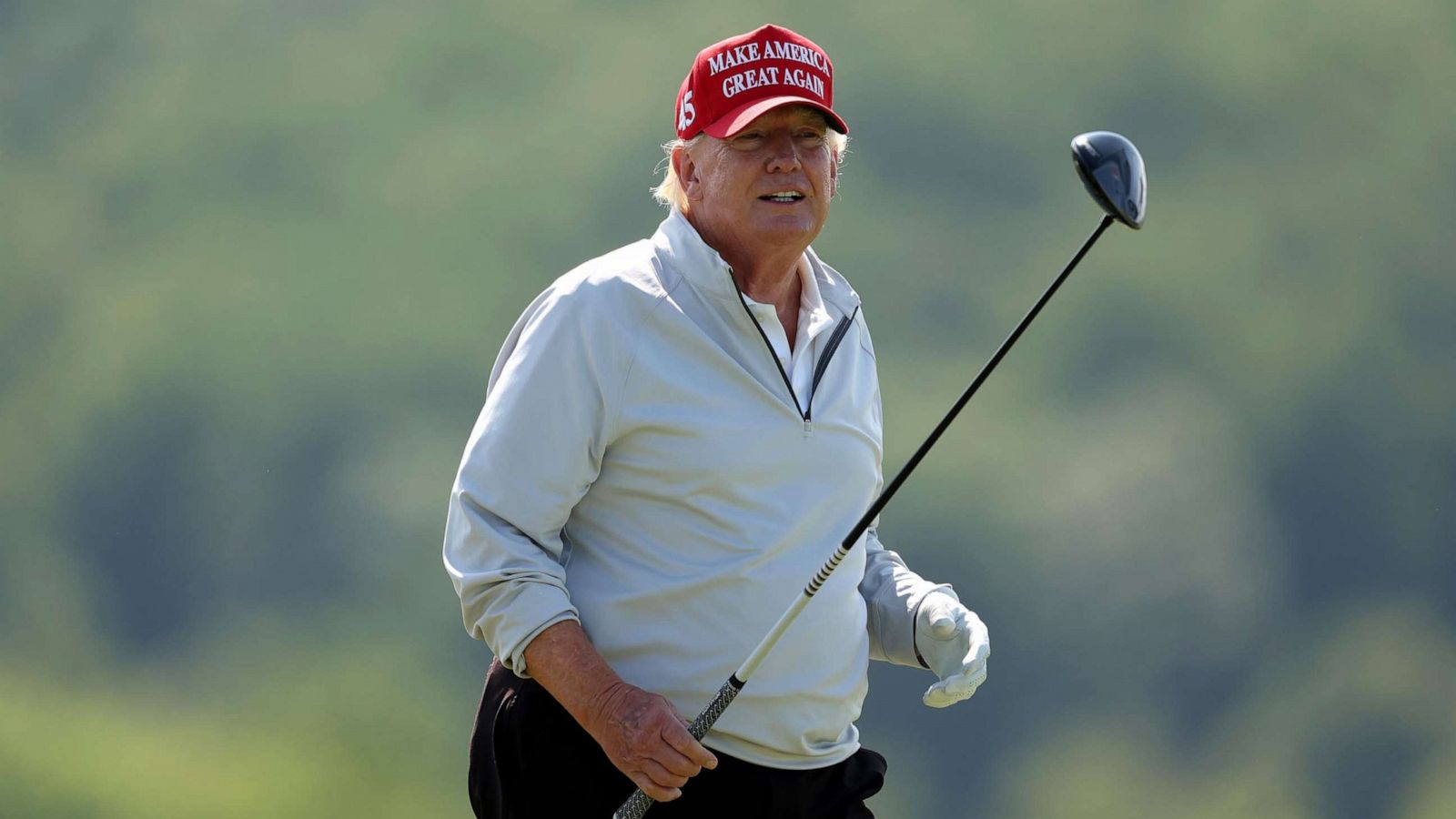 DeSantis PAC senior adviser -- and Trump -- golf at same controversial LIV tournament