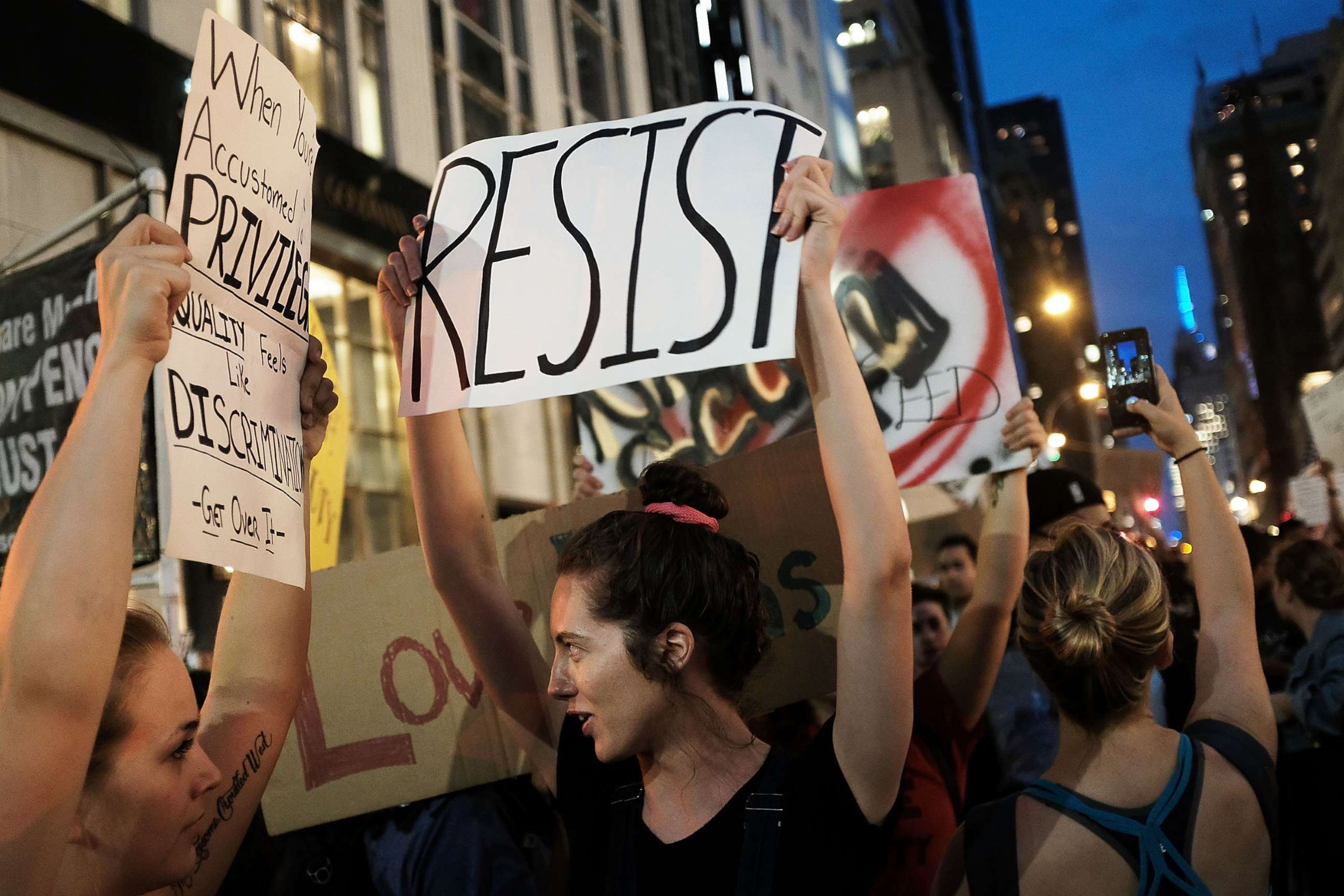 PHOTO: Hundreds of protesters gather outside of Trump Tower along Fifth Avenue on Aug. 14, 2017 in New York. 