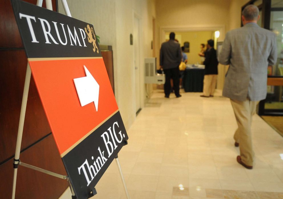 PHOTO: Students enter a Holiday Inn hotel to take the free intro class taught by the professors of Trump University, as in Donald Trump's University, Sept. 22, 2009.