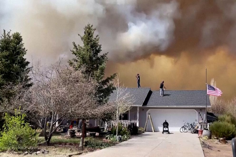 PHOTO: Smoke drifts from the Tunnel Fire north of Flagstaff, Arizona April 19, 2022.