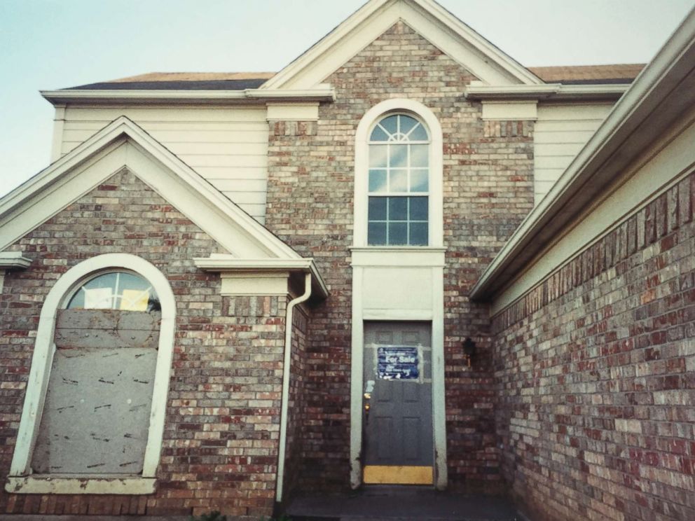 PHOTO: The current owner of the Fort Worth home where the Turpins lived with their now-adult children shows a filthy interior when they bought it 18 years ago.