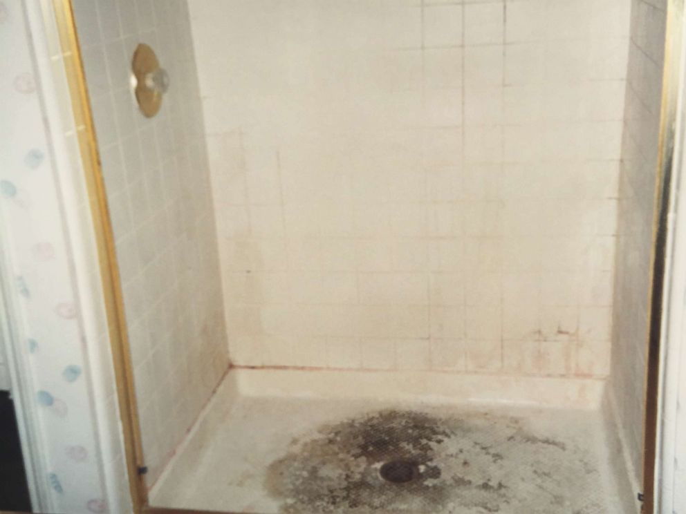 PHOTO: The current owner of the Fort Worth home where the Turpins lived with their now-adult children shows a filthy interior when they bought it 18 years ago.