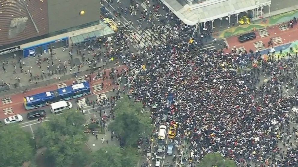 PHOTO: Thousands of people have overrun Union Square Park and surrounding lanes of traffic Friday as a popular Twitch streamer held a video game giveaway.