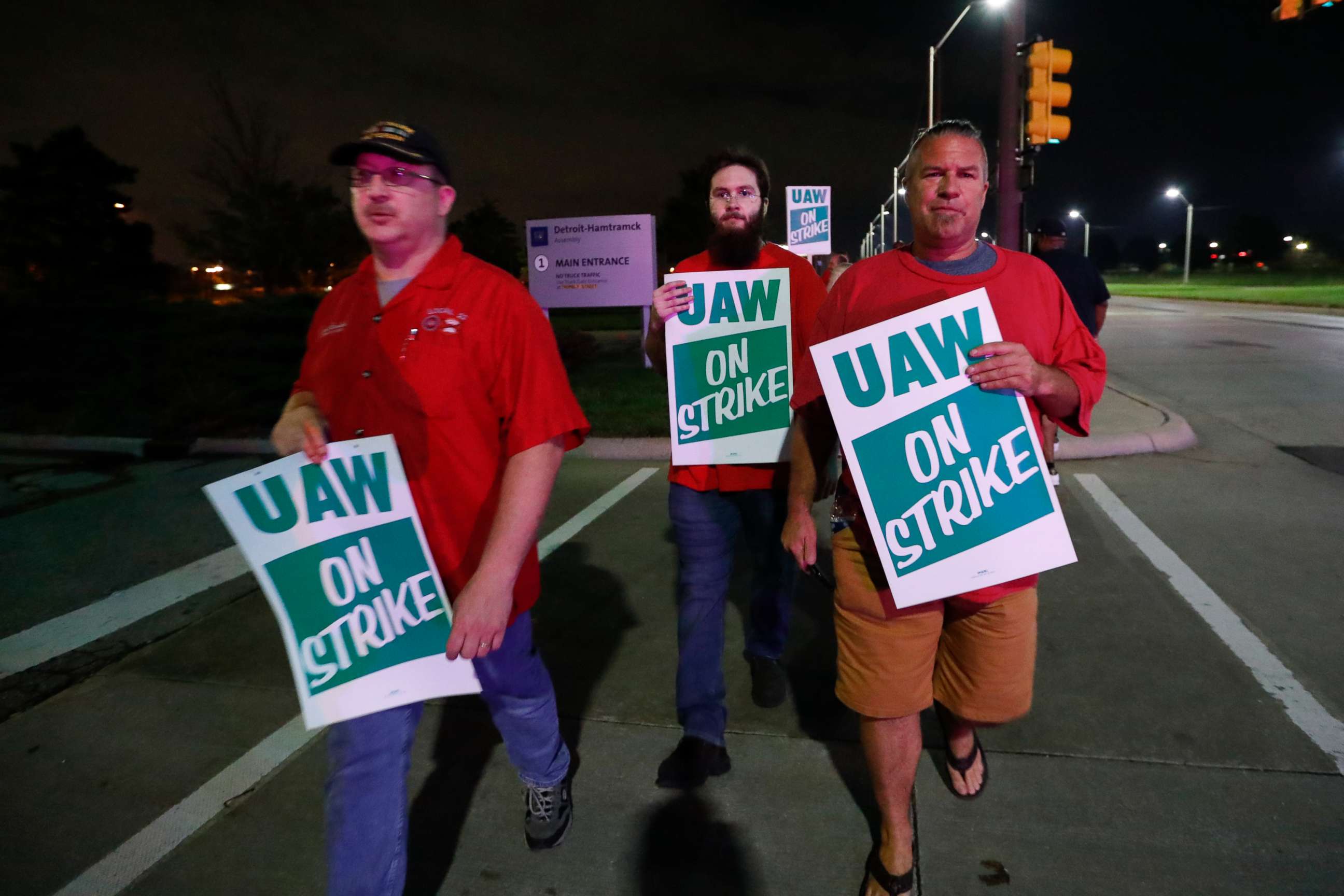 PHOTO: United Auto Workers members picket outside the General Motors Detroit-Hamtramck assembly plant in Hamtramck, Mich., early Monday, Sept. 16, 2019. 