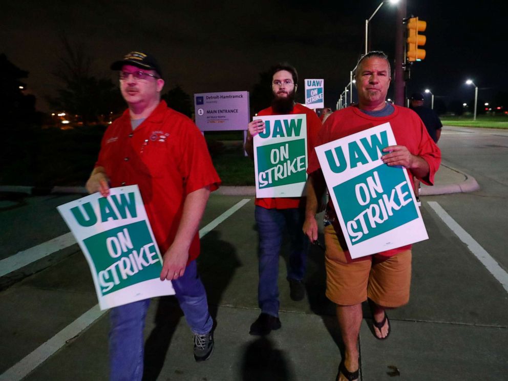 PHOTO: United Auto Workers members picket outside the General Motors Detroit-Hamtramck assembly plant in Hamtramck, Mich., early Monday, Sept. 16, 2019.