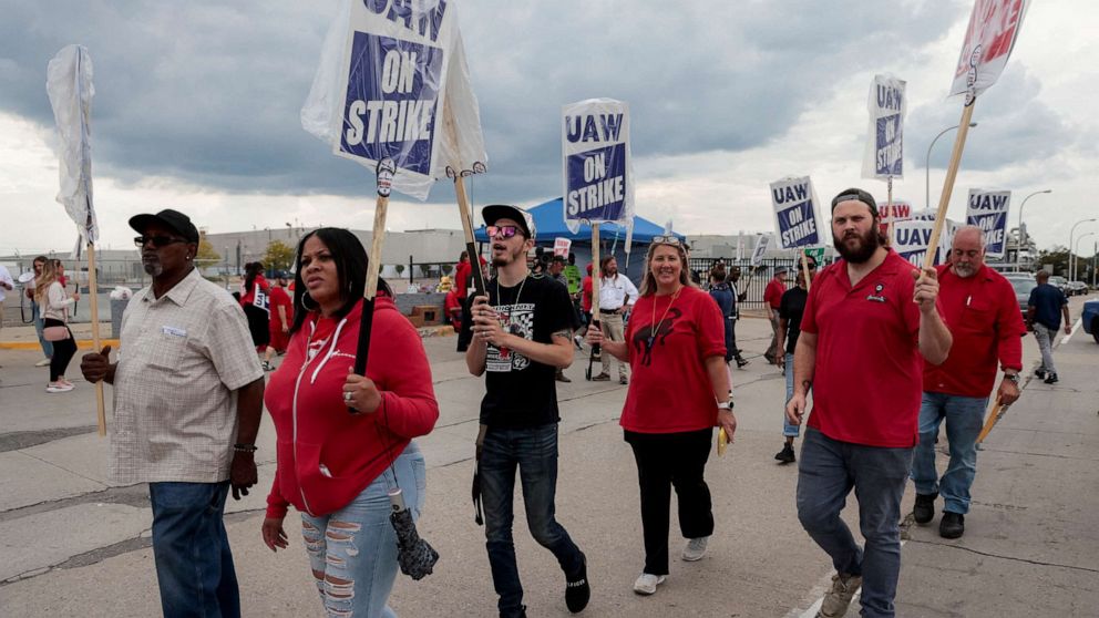 UAW president sets Friday deadline for more strike action unless