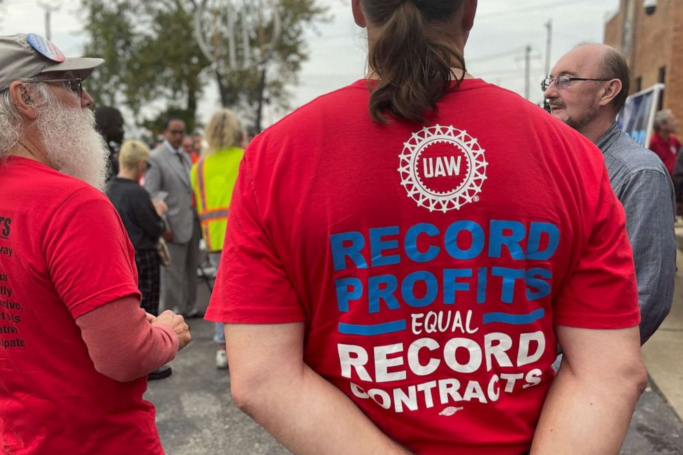 PHOTO: Ford UAW workers rally at their local union hall, as a deadline looms to expand strikes on Detroit Three automakers, in Chicago, Sept. 21, 2023.