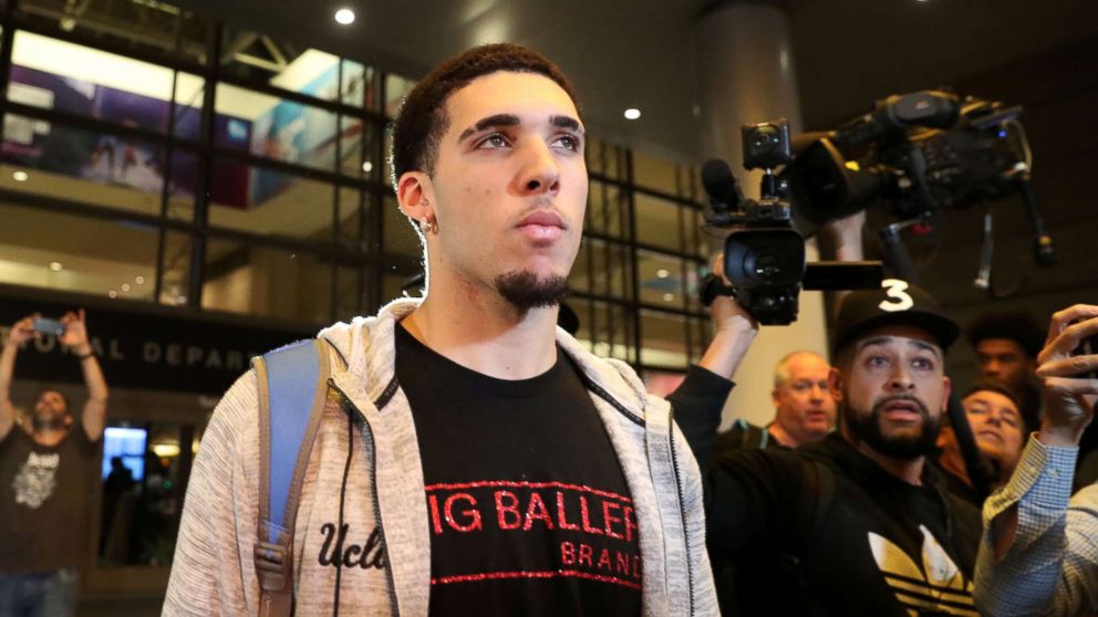 PHOTO: UCLA basketball player LiAngelo Ball arrives at LAX in Los Angeles, Nov. 14, 2017.