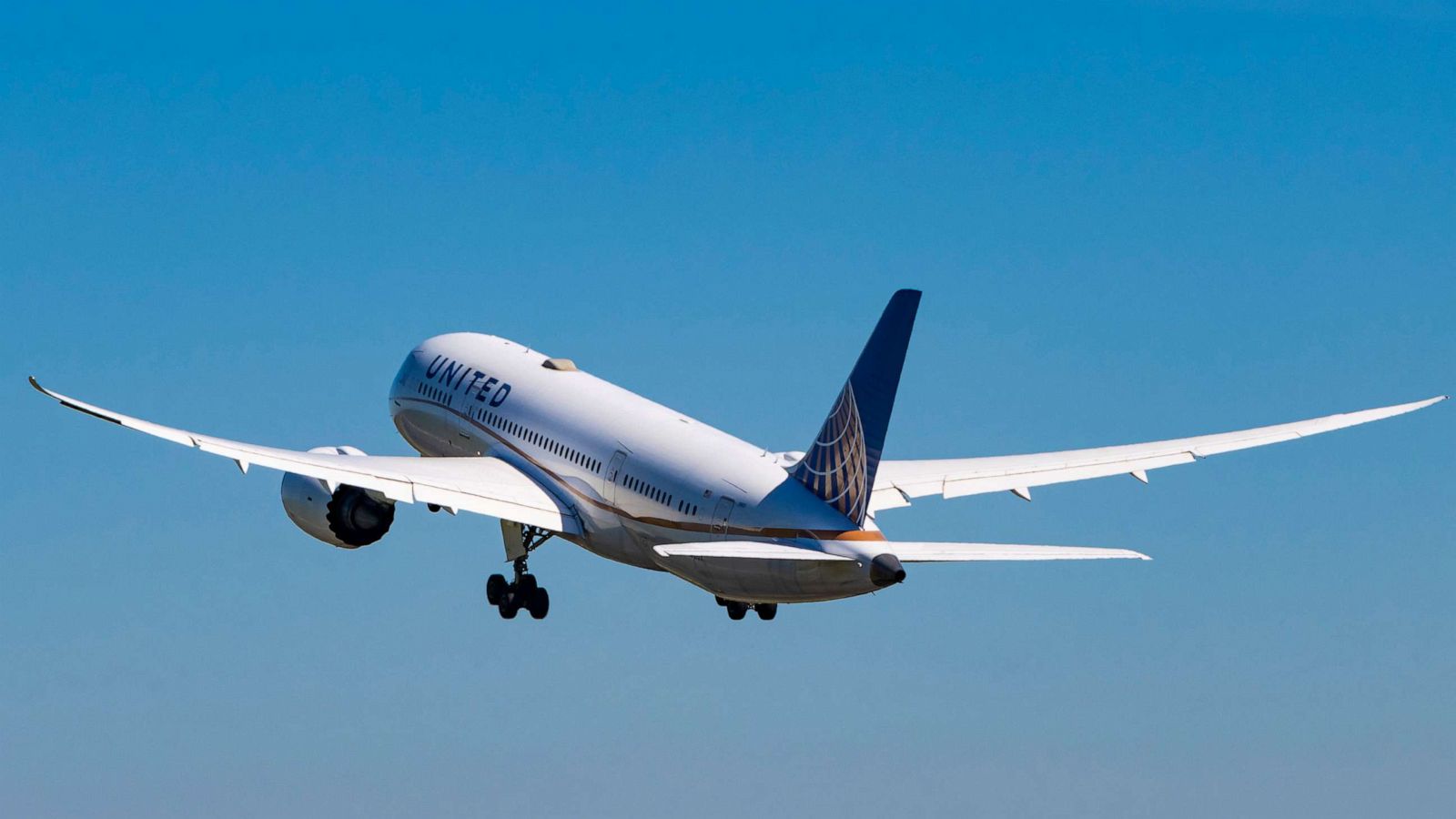 PHOTO: United Airlines Boeing 787-8 Dreamliner aircraft as seen during takeoff.