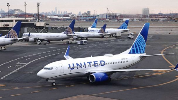 2 travelers say their wheelchairs were lost on same United Airlines flight