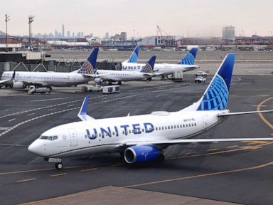 2 travelers say their wheelchairs were lost on same United Airlines flight