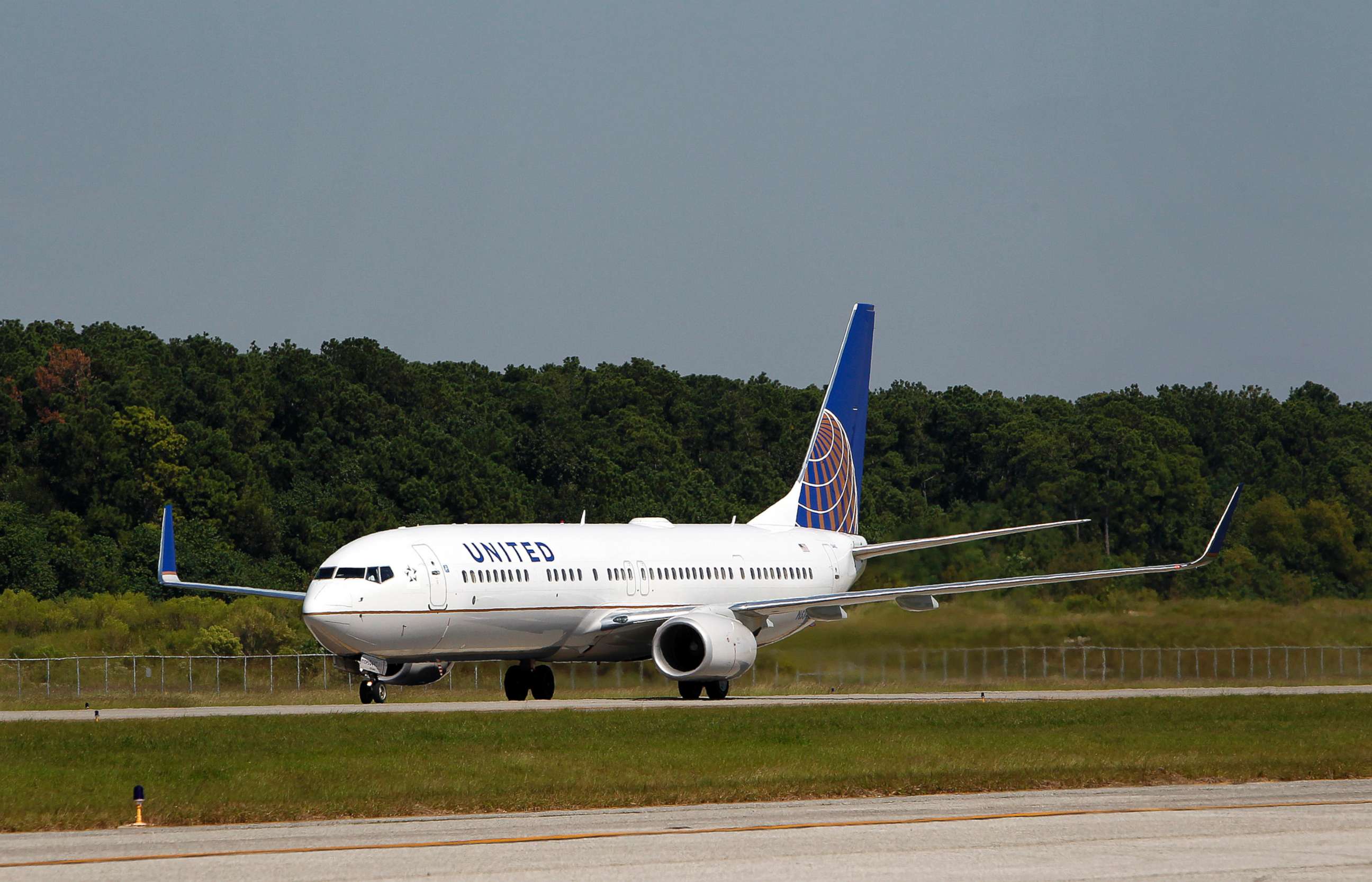 PHOTO: A file photo of a Boeing Co. 737-924 extended range jet bearing United Airlines livery and the Continental Airlines at George Bush Intercontinental Airport in Houston, Oct. 1, 2010. 