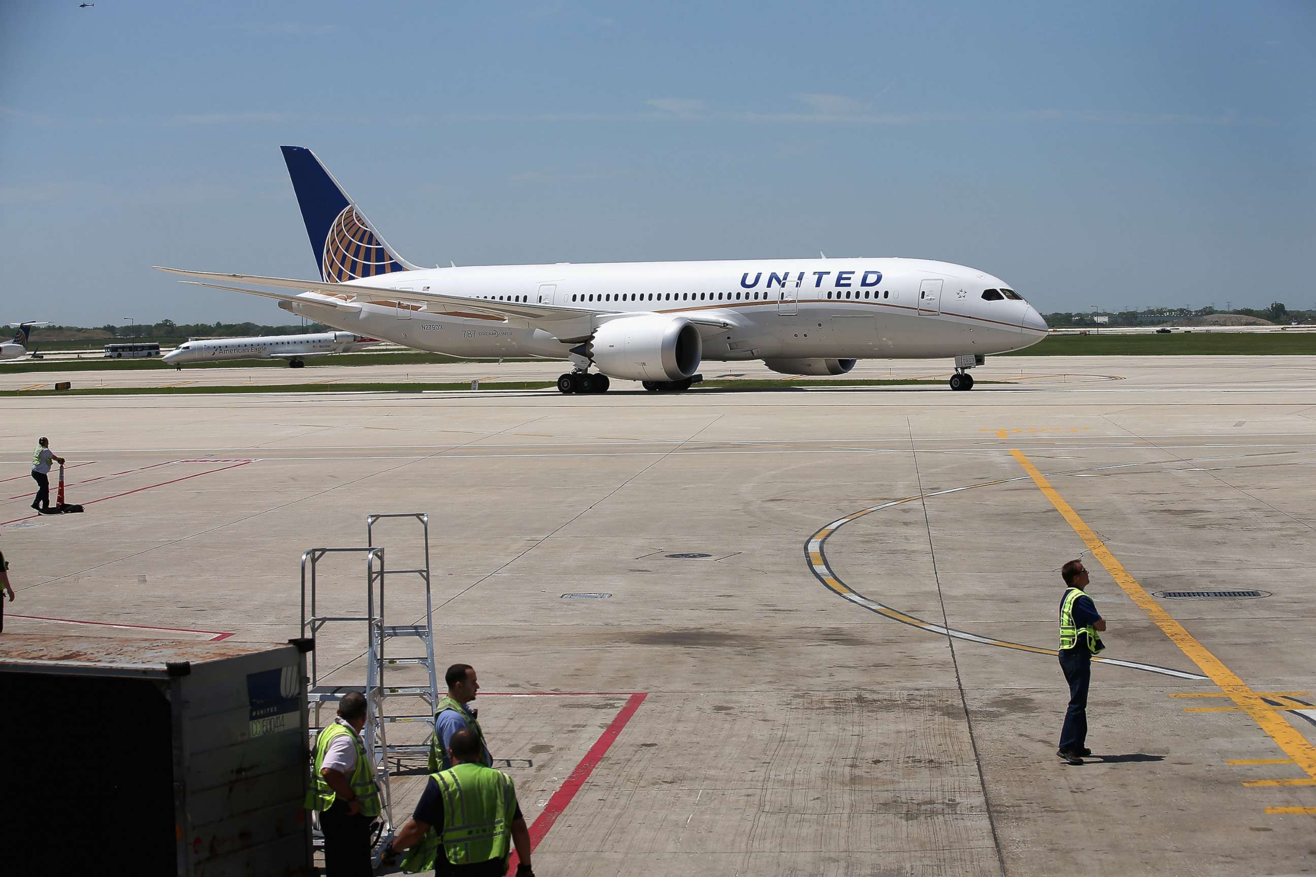 PHOTO: A United Airlines Boeing 787 Dreamliner taxis to a gate at O'Hare International Airport after taking off from Houston, May 20, 2013 in Chicago.