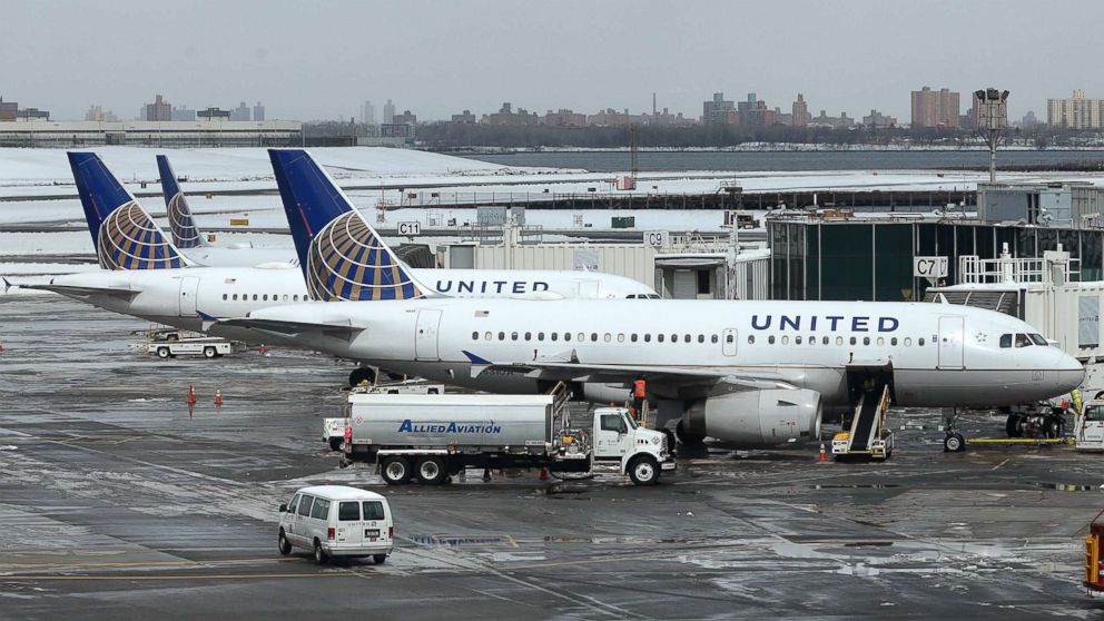 PHOTO: United Airlines jets sit on the tarmac at LaGuardia Airport in New York, March 15, 2017.